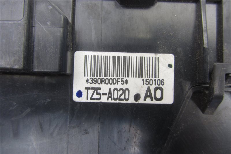 Блок предохранителей моторный отсек ACURA MDX (YD3) 13-21 Внедорожник 3.5 Блок предохранителей моторный отсек ACURA MDX (YD3) 13-21 Внедорожник 3.5