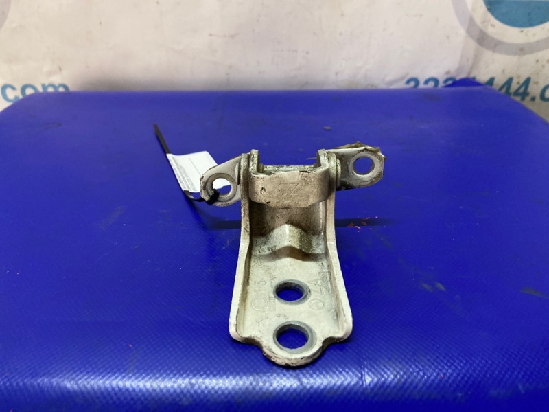 Петля двери нижняя задняя правая OUTBACK 09-14 BR 2011 Внедорожник 2.5