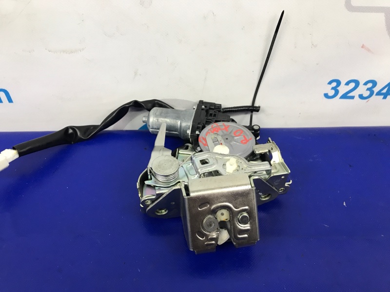 Запчасть замок крышки багажника задний ACURA RDX 12-19 2018 Внедорожник 3.5 74800-SZN-A01 Б/У Замок крышки багажника задний ACURA RDX 12-19 2018 Внедорожник 3.5 74800-SZN-A01 Б/У