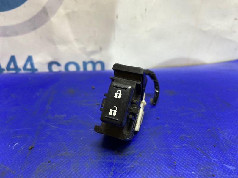 Кнопка центрального замка передняя правая SUBARU OUTBACK 09-14 BR 2011 Внедорожник 2.5 83078AJ000 Б/У