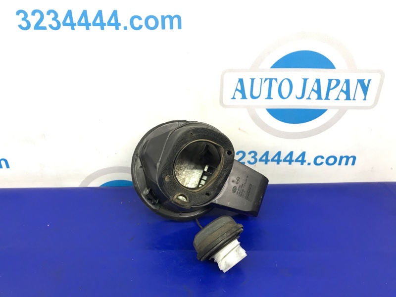 Лючок топливного бака SORENTO UM 14- 2016 Внедорожник 2.4 Лючок топливного бака SORENTO UM 14- 2016 Внедорожник 2.4