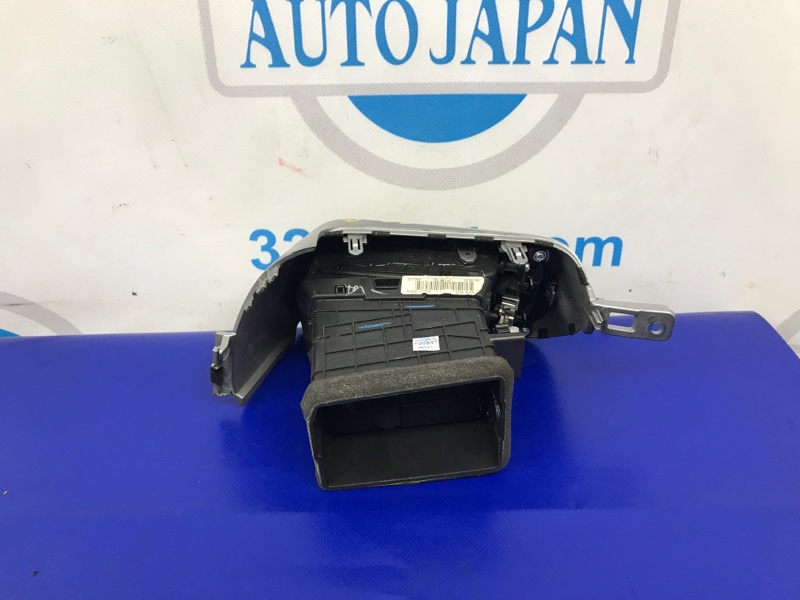 Дефлектор воздушный правый SORENTO UM 14- 2016 Внедорожник 2.4 Дефлектор воздушный правый SORENTO UM 14- 2016 Внедорожник 2.4