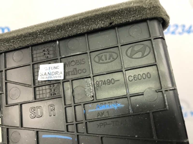 Дефлектор воздушный правый SORENTO UM 14- 2016 Внедорожник 2.4 Дефлектор воздушный правый SORENTO UM 14- 2016 Внедорожник 2.4