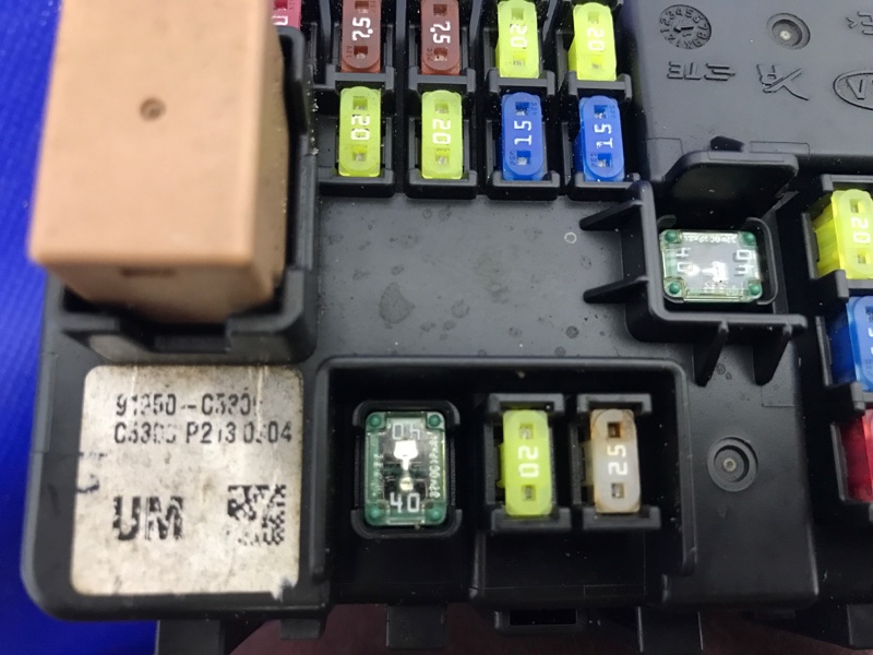 Блок предохранителей моторный отсек SORENTO UM 14- 2016 Внедорожник 2.4