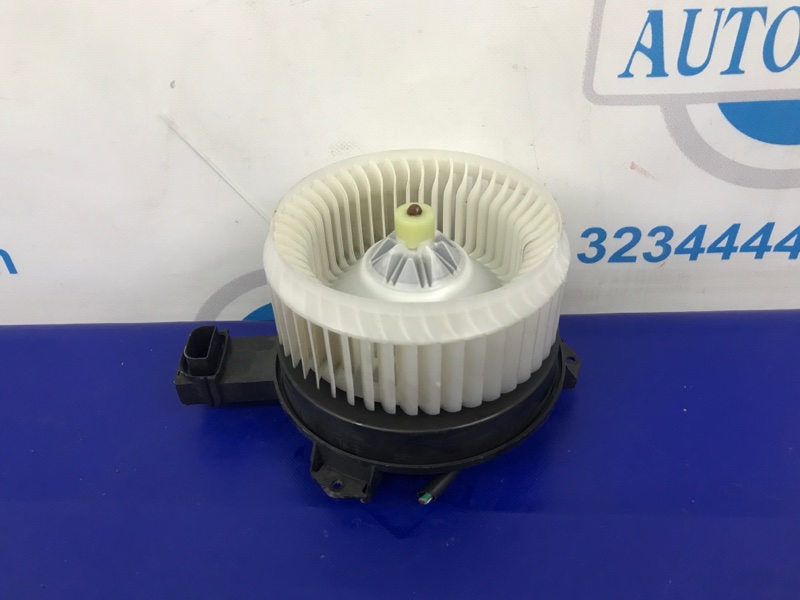 Запчасть моторчик печки ACURA RDX 12-19 79310-TR6-A71 Б/У Моторчик печки ACURA RDX 12-19 79310-TR6-A71 Б/У