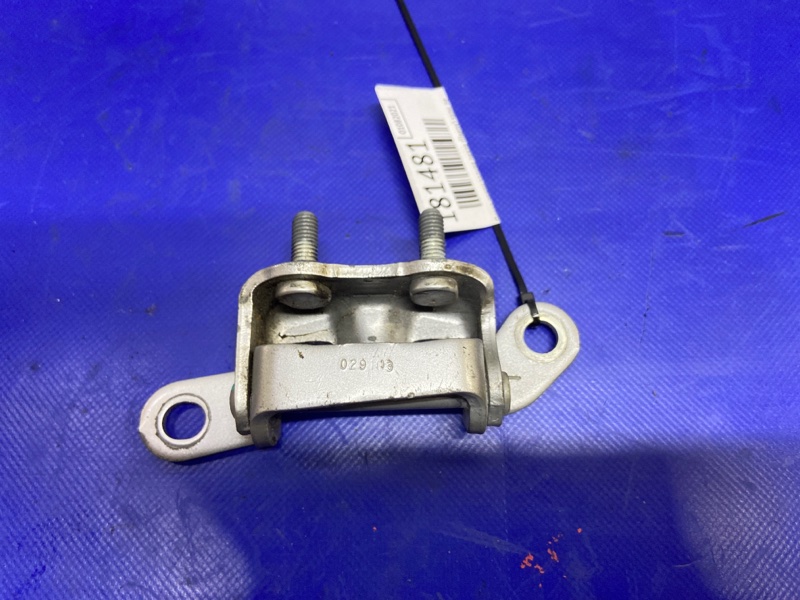 Петля двери верхняя задняя левая CAMRY 30 02-06 2003 MCV30 3.0 1MZFE