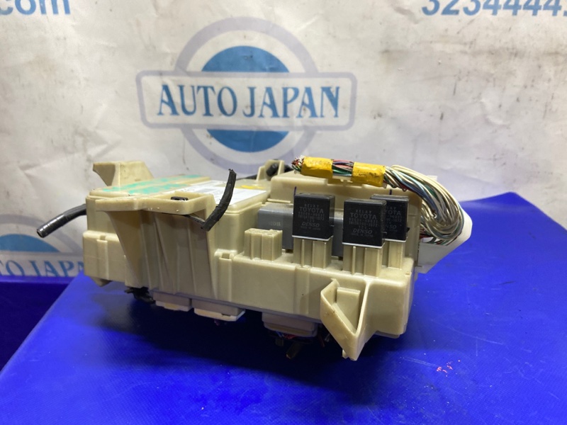 Блок предохранителей салон CAMRY 30 02-06 2003 MCV30 3.0 1MZFE