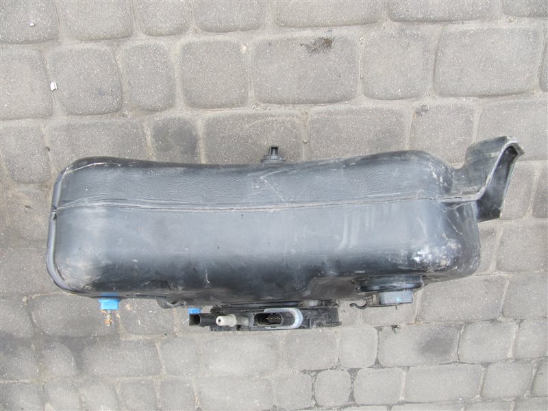 Топливный бак JETTA USA 10-17