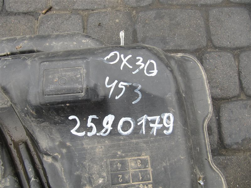 Топливный бак QX30 16-20 2016 Внедорожник 2.0 20PET