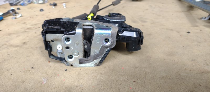 Замок двери передний правый TOYOTA CAMRY 40 06-11