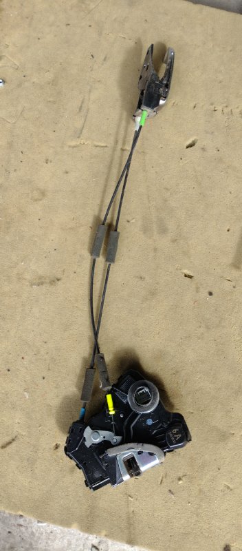 Замок двери передний правый CAMRY 40 06-11