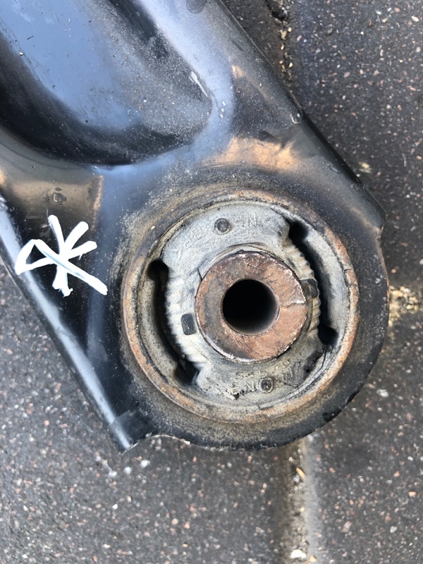 Рычаг передней подвески нижний передний левый NISSAN X-TRAIL/ROGUE T32 13-20