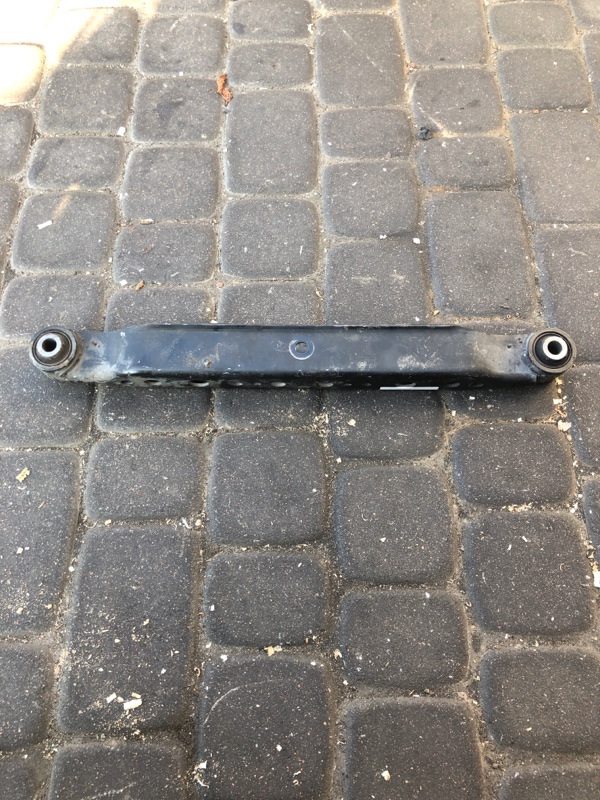 Рычаг задней подвески поперечный нижний задний левый NISSAN X-TRAIL/ROGUE T32 13-20