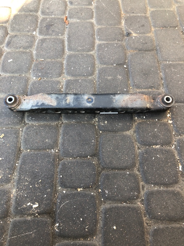 Рычаг задней подвески поперечный нижний задний левый NISSAN X-TRAIL/ROGUE T32 13-20