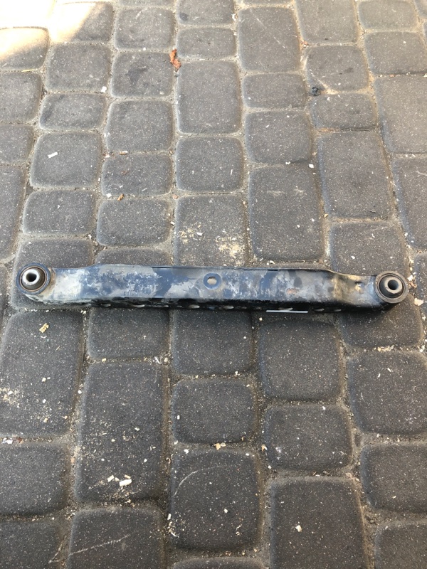 Рычаг задней подвески поперечный нижний задний левый NISSAN X-TRAIL/ROGUE T32 13-20