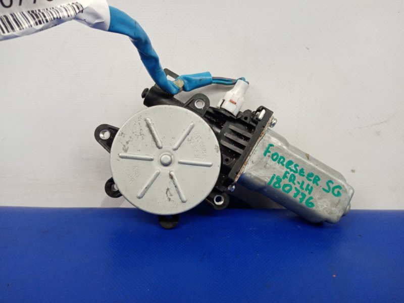 Моторчик стеклоподъемника передний левый SUBARU FORESTER SG 02-07 61188SA011 Б/У