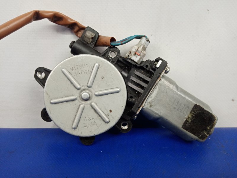 Моторчик стеклоподъемника передний левый SUBARU FORESTER SG 02-07 61188SA011 Б/У