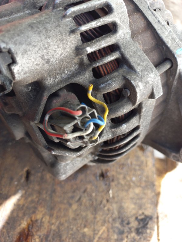 Генератор MITSUBISHI OUTLANDER XL 05-13 2.4