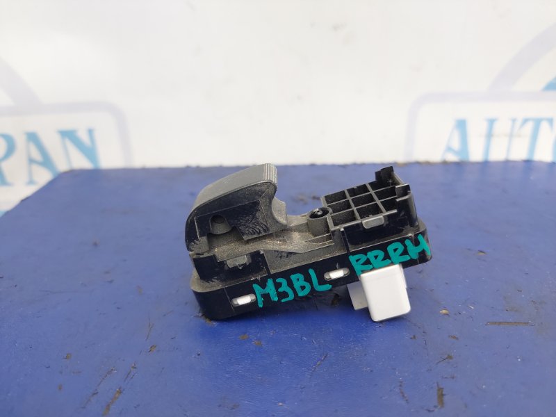 Запчасть кнопка стеклоподъемника задняя правая MAZDA 3 BL 09-13 Хэтчбек BBM2-66-370 Б/У Кнопка стеклоподъемника задняя правая MAZDA 3 BL 09-13 Хэтчбек BBM2-66-370 Б/У