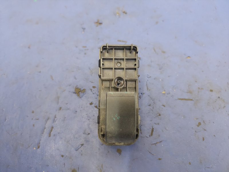 Кнопка стеклоподъемника задняя правая 3 BL 09-13 Хэтчбек Кнопка стеклоподъемника задняя правая 3 BL 09-13 Хэтчбек