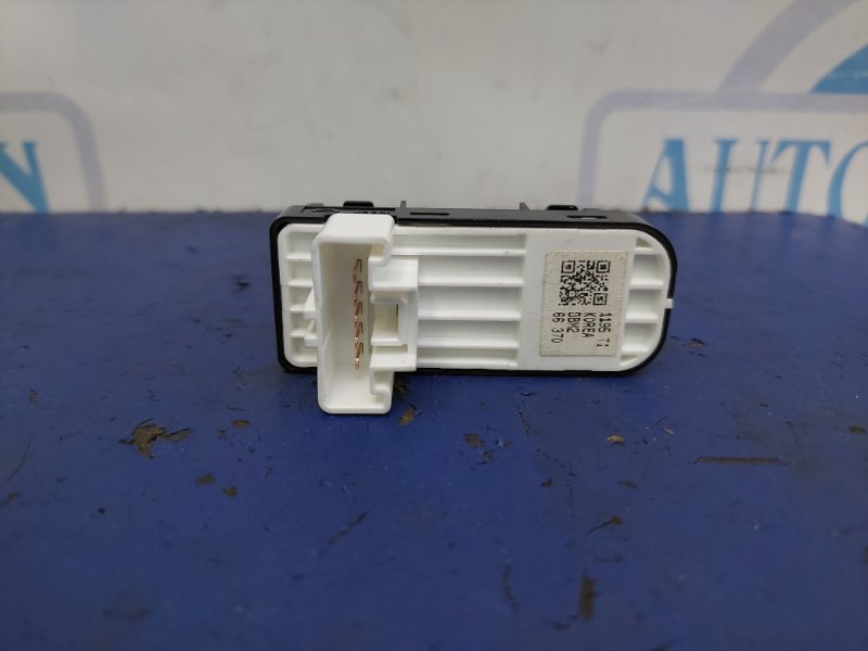 Кнопка стеклоподъемника задняя правая MAZDA 3 BL 09-13 Хэтчбек Кнопка стеклоподъемника задняя правая MAZDA 3 BL 09-13 Хэтчбек