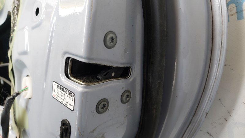 Замок двери задний правый TOYOTA PRIUS - 30 09-17 69050-47070 Б/У