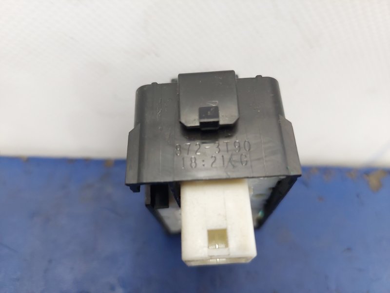 Кнопка стеклоподъемника задняя правая PRIUS - 30 09-17 Хэтчбек Кнопка стеклоподъемника задняя правая PRIUS - 30 09-17 Хэтчбек