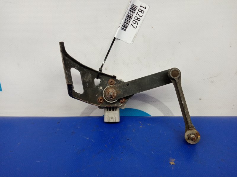 Датчик положения кузова задний левый LEXUS LS430 00-06 Датчик положения кузова задний левый LEXUS LS430 00-06