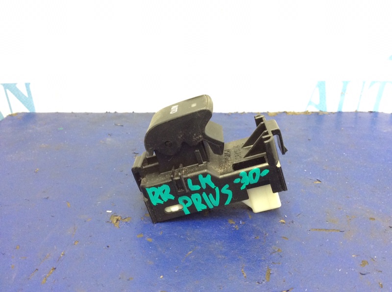 Запчасть кнопка стеклоподъемника задняя левая TOYOTA PRIUS - 30 09-17 Хэтчбек 84810-33120 Б/У Кнопка стеклоподъемника задняя левая TOYOTA PRIUS - 30 09-17 Хэтчбек 84810-33120 Б/У