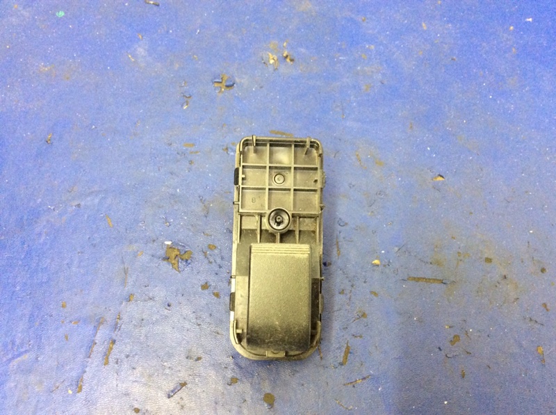 Кнопка стеклоподъемника задняя левая 3 BL 09-13 Хэтчбек Кнопка стеклоподъемника задняя левая 3 BL 09-13 Хэтчбек