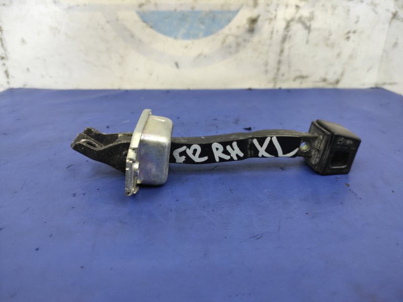 Ограничитель двери передний правый MITSUBISHI OUTLANDER XL 05-13 Внедорожник 3.0 Ограничитель двери передний правый MITSUBISHI OUTLANDER XL 05-13 Внедорожник 3.0