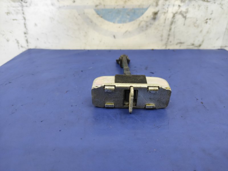 Ограничитель двери передний левый AURIS 06-12