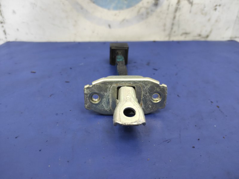 Ограничитель двери передний правый LANCER X 10 07-15 2009 Седан 2.4 Ограничитель двери передний правый LANCER X 10 07-15 2009 Седан 2.4