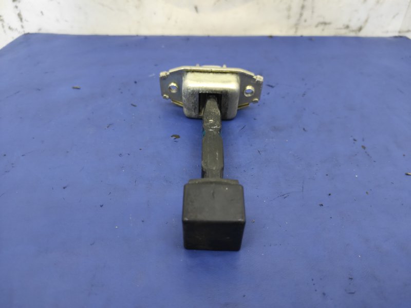 Ограничитель двери передний правый LANCER X 10 07-15 2009 Седан 2.4 Ограничитель двери передний правый LANCER X 10 07-15 2009 Седан 2.4