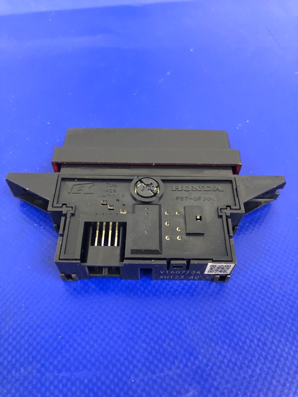 Кнопка аварийной сигнализации TLX 14-17 2017 Седан 2.4