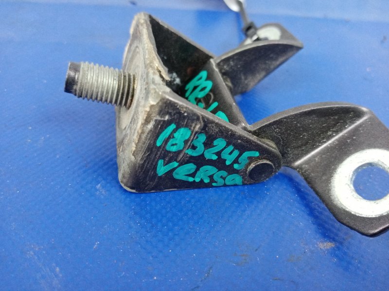 Петля крышки багажника правая TIIDA/VERSA C11 04-11