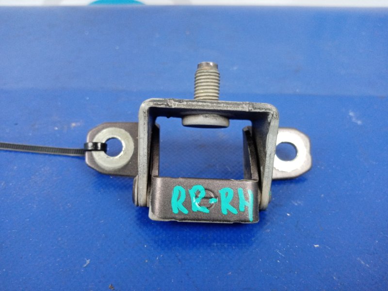 Петля крышки багажника левая NISSAN TIIDA/VERSA C11 04-11 90400-ED00A Б/У