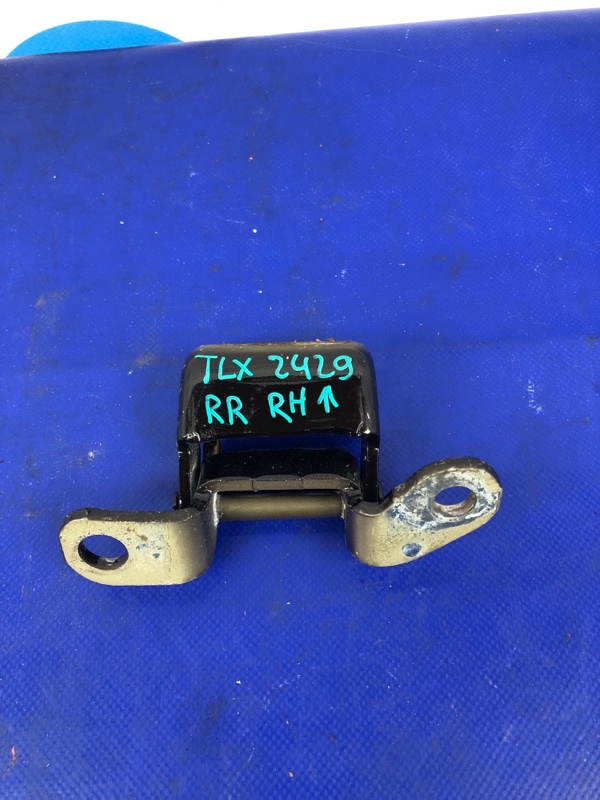 Запчасть петля двери верхняя задняя правая ACURA TLX 14-17 2017 Седан 2.4 67910-T2F-A01ZZ Б/У Петля двери верхняя задняя правая ACURA TLX 14-17 2017 Седан 2.4 67910-T2F-A01ZZ Б/У