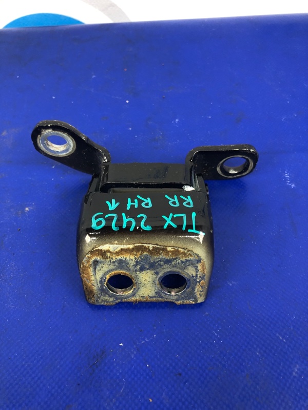 Петля двери верхняя задняя правая TLX 14-17 2017 Седан 2.4 Петля двери верхняя задняя правая TLX 14-17 2017 Седан 2.4