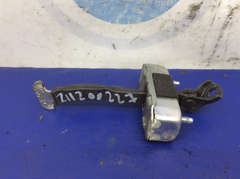 Запчасть ограничитель двери задний левый TOYOTA COROLLA 150 06-13 68630-02160 Б/У Ограничитель двери задний левый TOYOTA COROLLA 150 06-13 68630-02160 Б/У