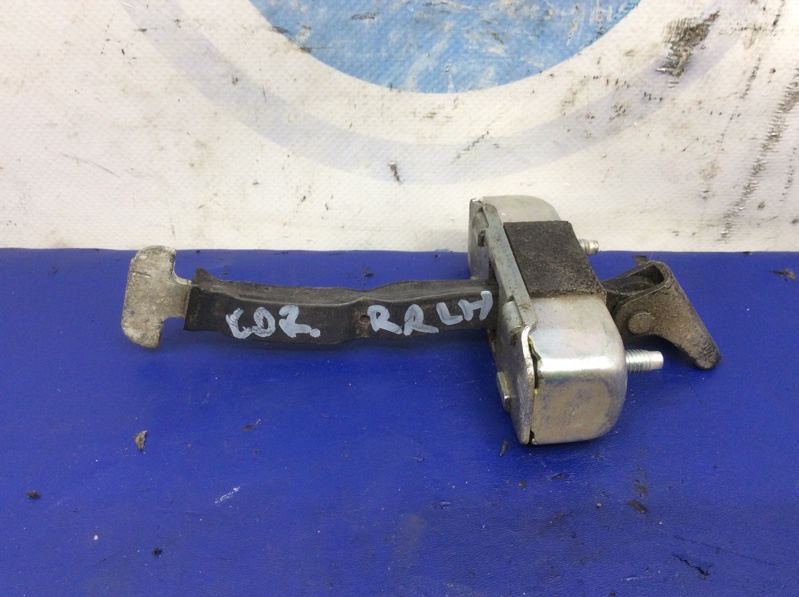 Ограничитель двери задний левый COROLLA 150 06-13 Ограничитель двери задний левый COROLLA 150 06-13