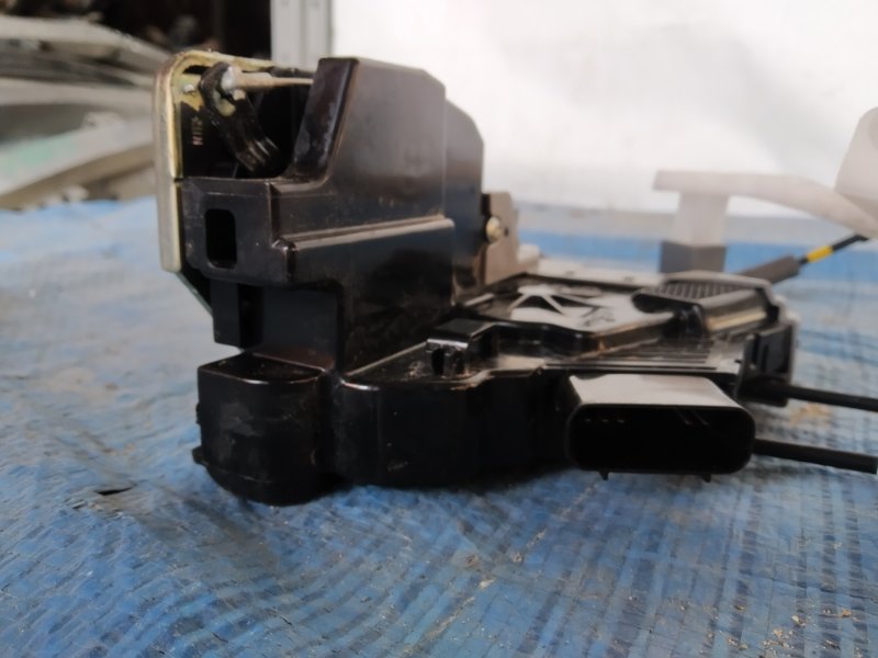 Замок двери задний правый SORENTO UM 14- 2.2 Замок двери задний правый SORENTO UM 14- 2.2