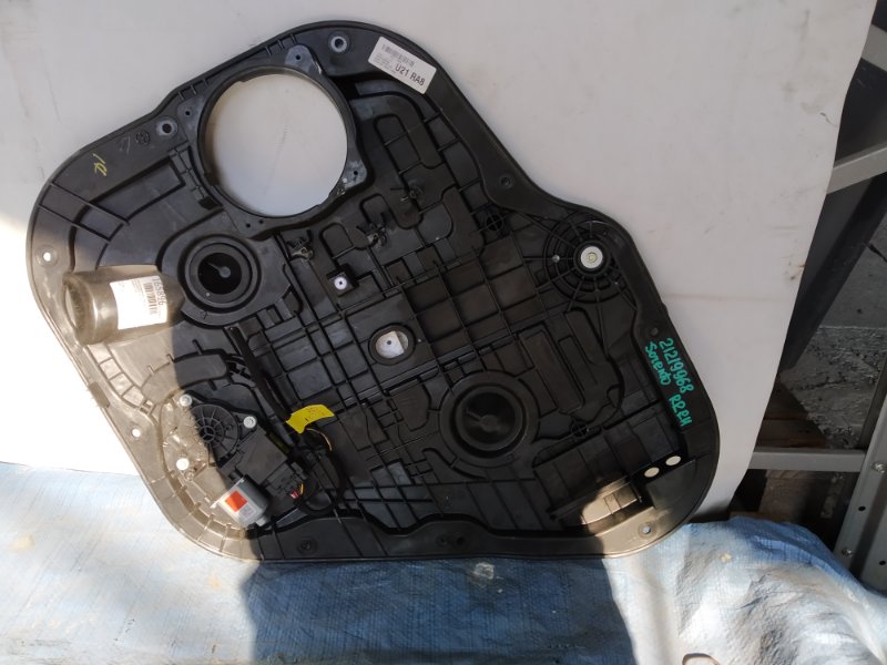 Запчасть стеклоподъемник задний правый KIA SORENTO UM 14- 2.2 83481-C6000 Б/У Стеклоподъемник задний правый KIA SORENTO UM 14- 2.2 83481-C6000 Б/У