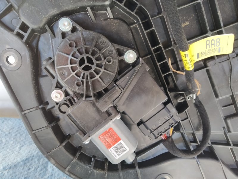 Стеклоподъемник задний правый SORENTO UM 14- 2.2 Стеклоподъемник задний правый SORENTO UM 14- 2.2