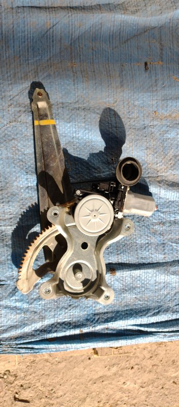 Стеклоподъемник задний левый TOYOTA AURIS 06-12