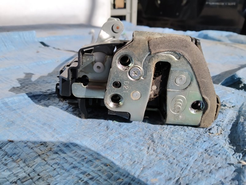 Замок двери задний левый AURIS 06-12 Замок двери задний левый AURIS 06-12