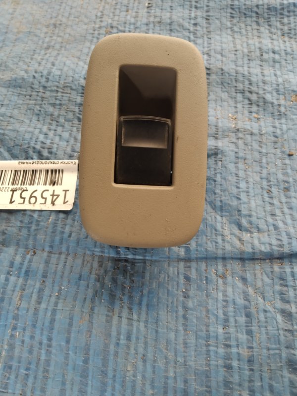 Кнопка стеклоподъемника TOYOTA AURIS 06-12 84810-0D030 Б/У