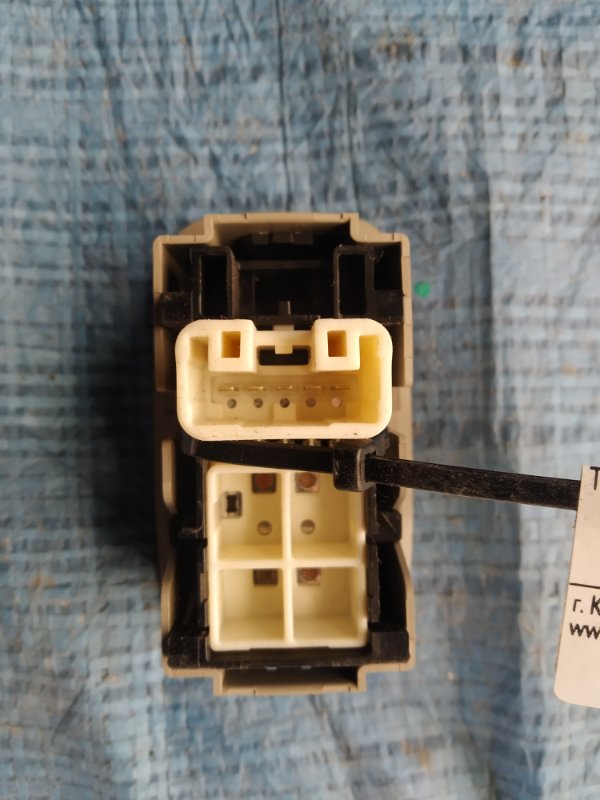 Кнопка стеклоподъемника TOYOTA AURIS 06-12