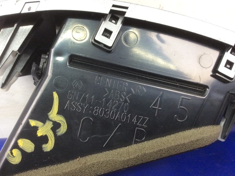 Дефлектор воздушный правый MITSUBISHI OUTLANDER XL 05-13 Внедорожник 2.4