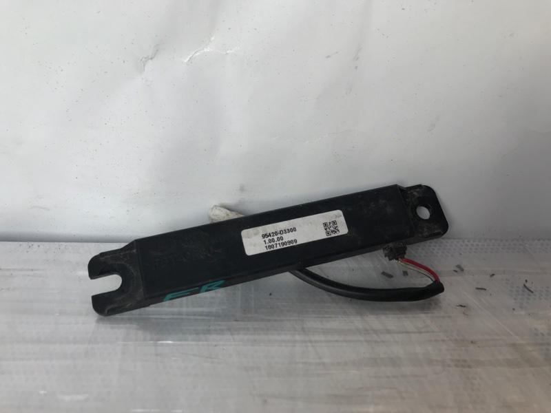 Антенна передняя HYUNDAI TUCSON TL 15-20 95420-D3300 Б/У